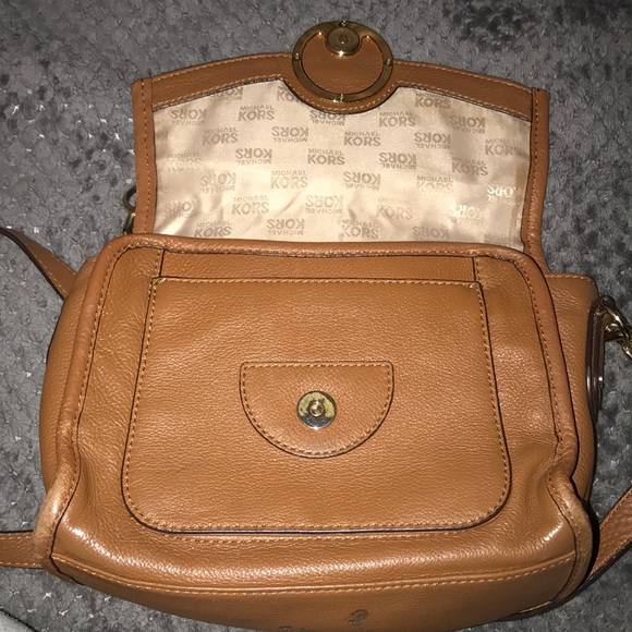 Small leather Michael kors bag. - Picture 5 of 8